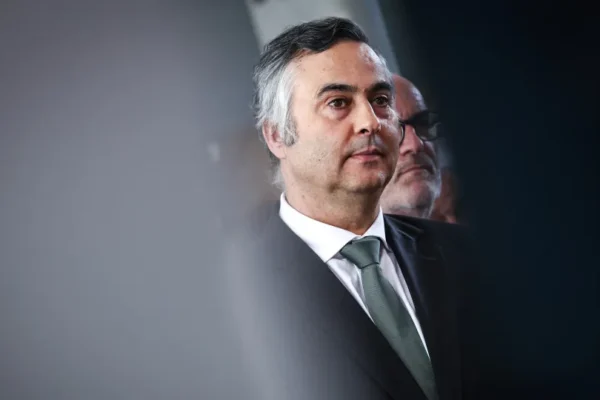 Ministro Anuncia Aumento de 8% para a Ciência no Orçamento de 2026