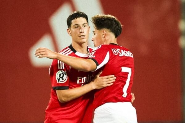 Benfica vence Sporting em Alcochete na Liga Revelação com Rui Borges presente
