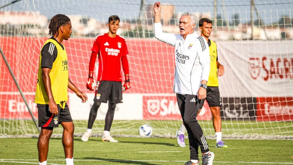 Mourinho conta com 5 regressos no treino do Benfica, mas ainda sem 3 ausências de peso