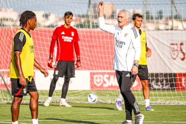 Mourinho conta com 5 regressos no treino do Benfica, mas ainda sem 3 ausências de peso
