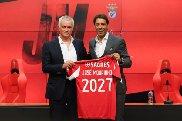 Rui Costa elogia José Mourinho e afirma que a Seleção Nacional está bem entregue a Roberto Martínez