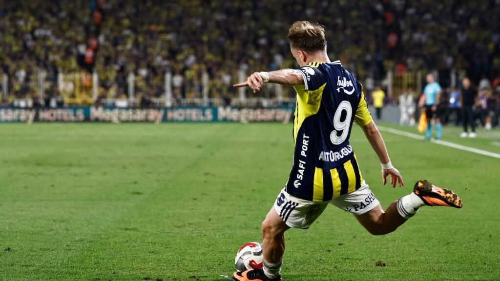 Kerem Aktürkoğlu enfrenta suspensão de 12 jogos