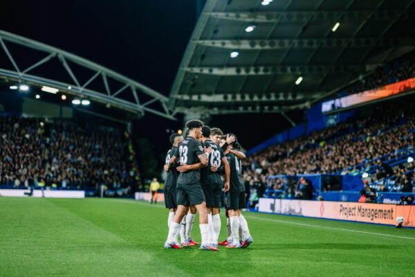 Manchester City busca campeão do mundo para a lateral direita