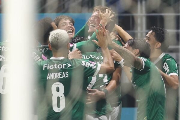 Palmeiras de Abel Ferreira conquista vitória expressiva em jogo atrasado e assume a liderança isolada do Brasileirão