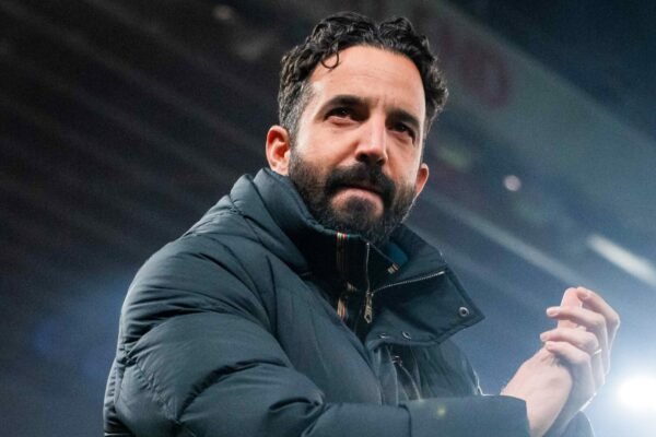 Jimmy Floyd Hasselbaink compara Ruben Amorim a Jurgen Klopp e Mikel Arteta: A Flexibilidade é a Chave