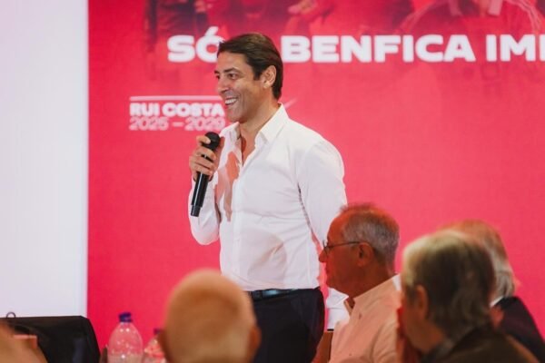 Rui Costa comenta novidades na lista e responde a críticas: «Quando o Benfica não ganha, somos todos os filhos da mãe»