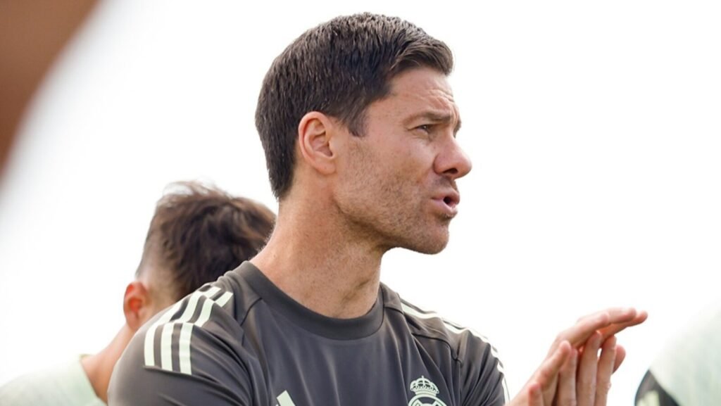 Xabi Alonso convoca coqueluche da formação do Real Madrid para jogo da La Liga