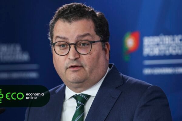 Descontos de IRS em 2026: Quem ganha 4 mil euros paga menos 347 euros