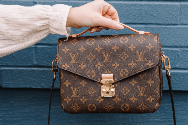 Louis Vuitton vence processo histórico de falsificação e é indemnizada em 584 milhões de dólares