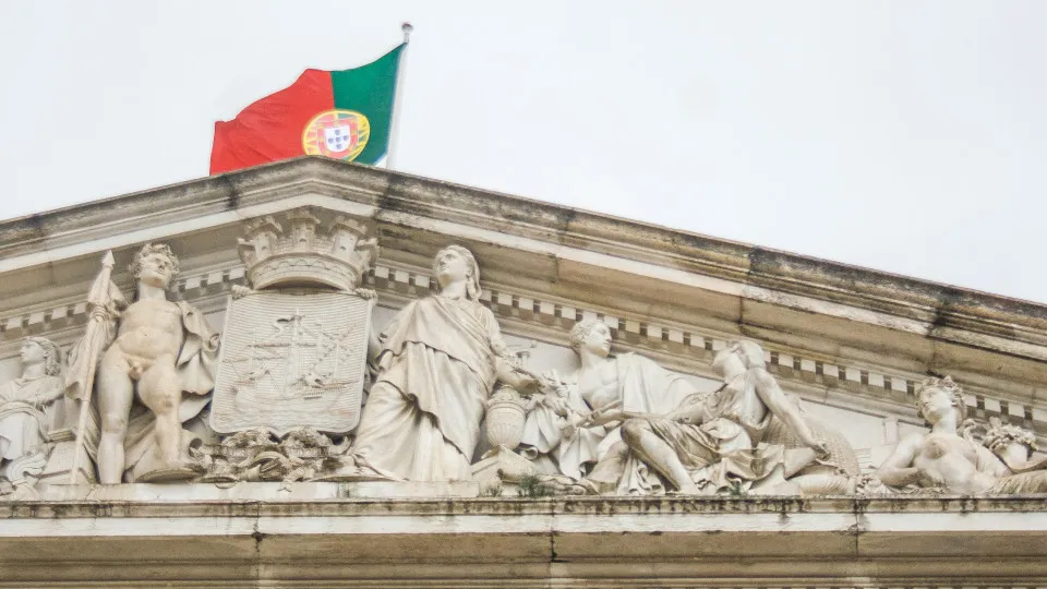 Silêncio na Cerimónia de 5 de Outubro a Uma Semana das Autárquicas