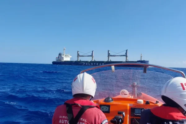 Indonésio resgatado com sintomas de dispneia ao largo da Madeira