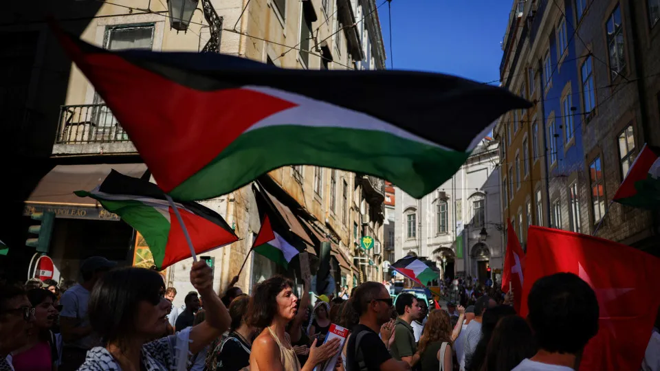 PSP Mantém Vigilância no Rossio Durante Manifestação