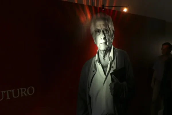 25 de Novembro: Novo livro revela que Cunhal buscou evitar conflito armado