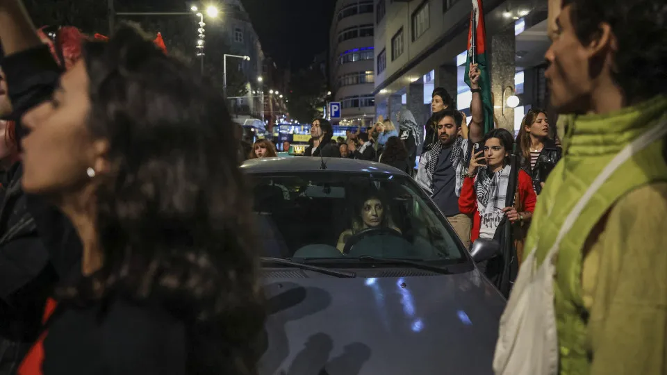 Trânsito Restabelecido no Porto Após Interdição de Manifestantes Pró-Palestina