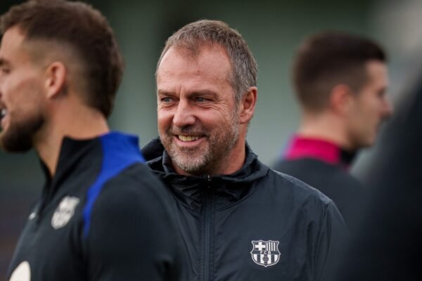 Hansi Flick elogia Lionel Messi: «Meu contrato vai até 2027, o dele até 2028»