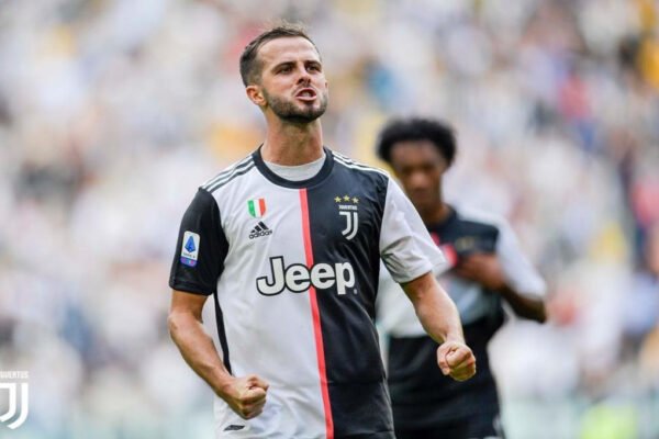 Miralem Pjanic diz adeus aos relvados e já se prepara para nova vida fora das quatro linhas