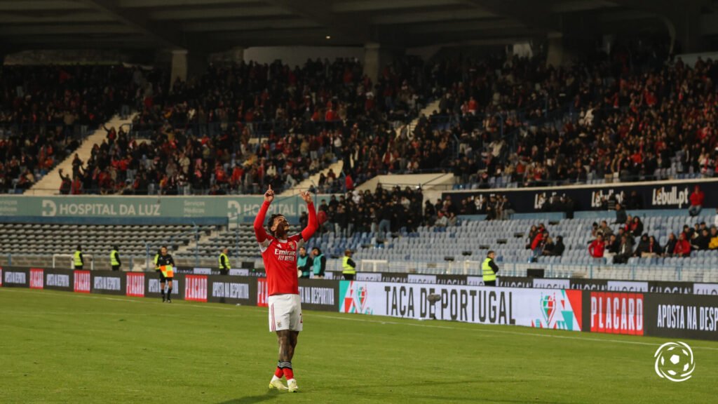 Richard Ríos marca e abre o placar para o Benfica contra o Atlético na Taça de Portugal