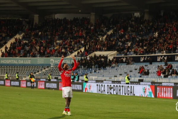 Richard Ríos marca e abre o placar para o Benfica contra o Atlético na Taça de Portugal