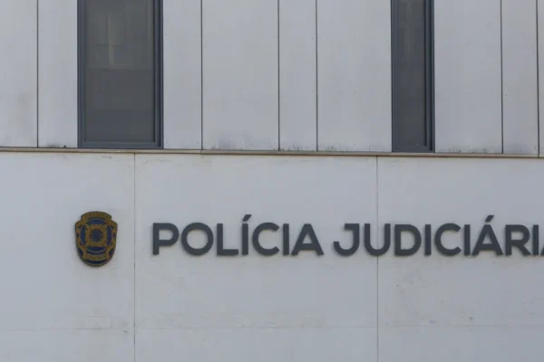 Detido homem que assassina colega de casa com golpe violento em Vila Real