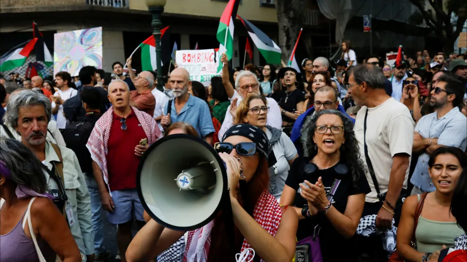 Mais de 100 pessoas em Lisboa pedem a libertação de cidadãos portugueses detidos