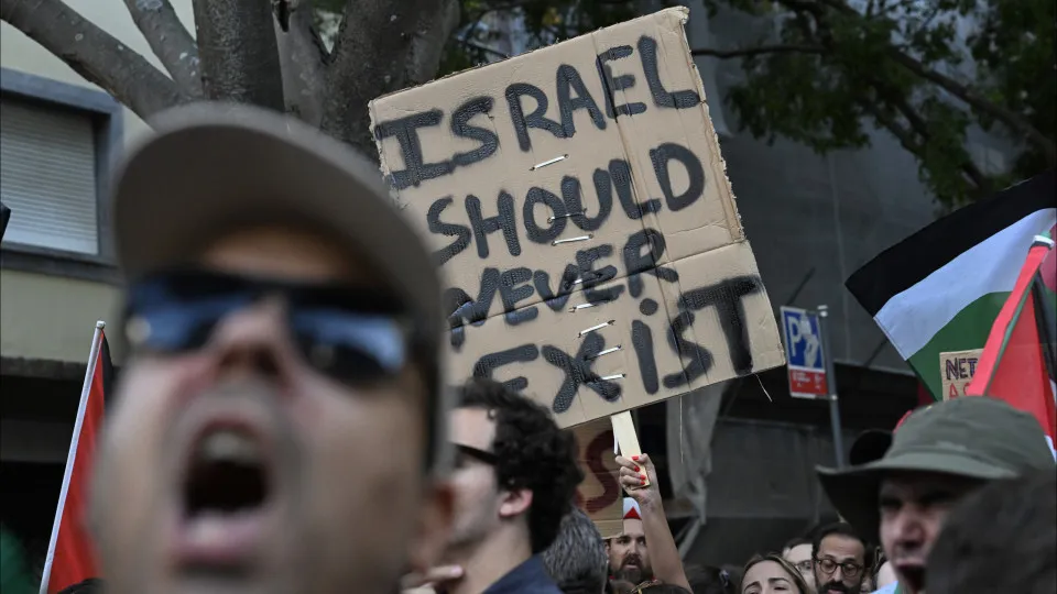 Protesto a Favor da Palestina Durante Debate entre Candidatos em Lisboa