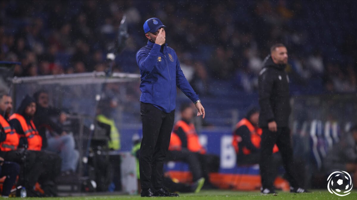Francesco Farioli elogia guarda-redes do FC Porto e destaca João Costa: «Incrível como líder do grupo»
