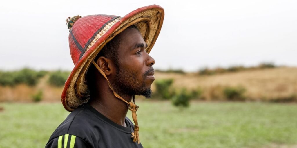 Milenares e Gen Z africanos trocam os sonhos de grandes cidades para ganhar mais dinheiro no campo