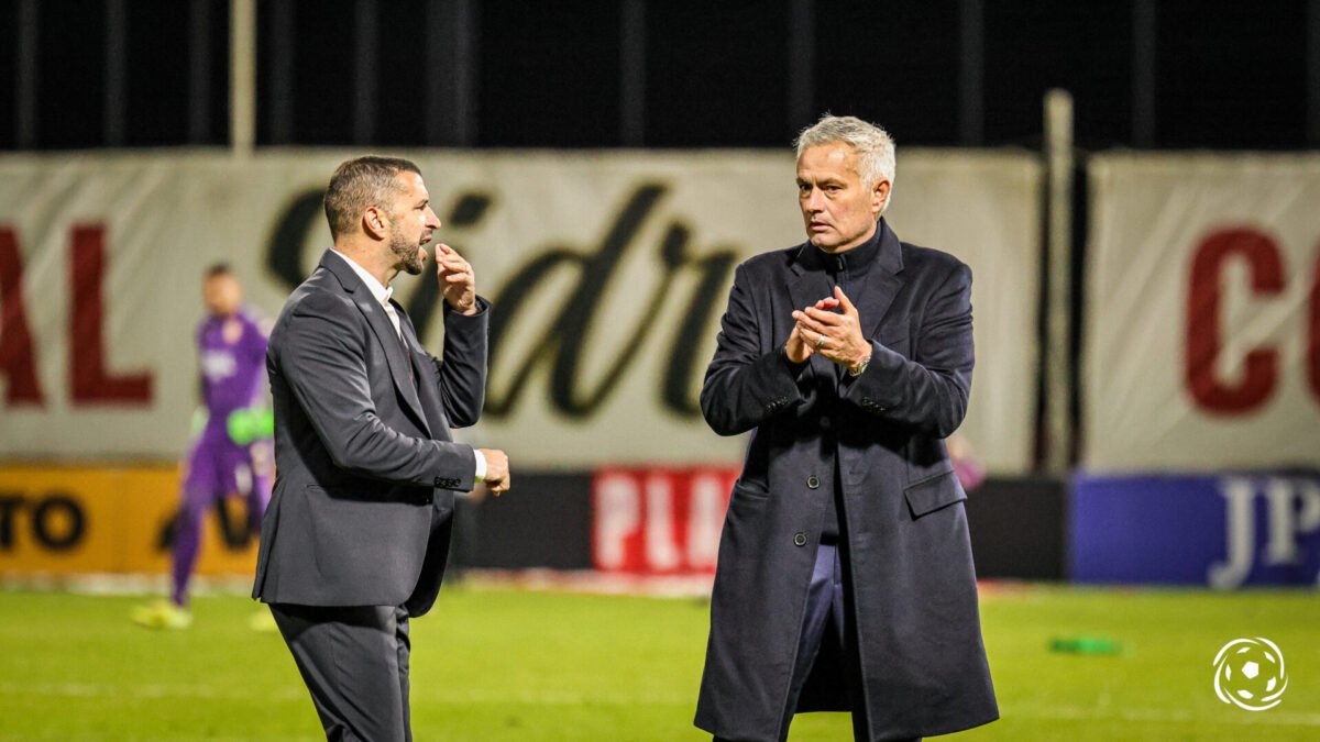 Dean Saunders elogia José Mourinho: "Ele é um génio em ganhar jogos e anular boas equipas"