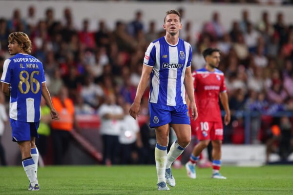 Luuk de Jong: Decisão Crucial que Influenciará sua Temporada