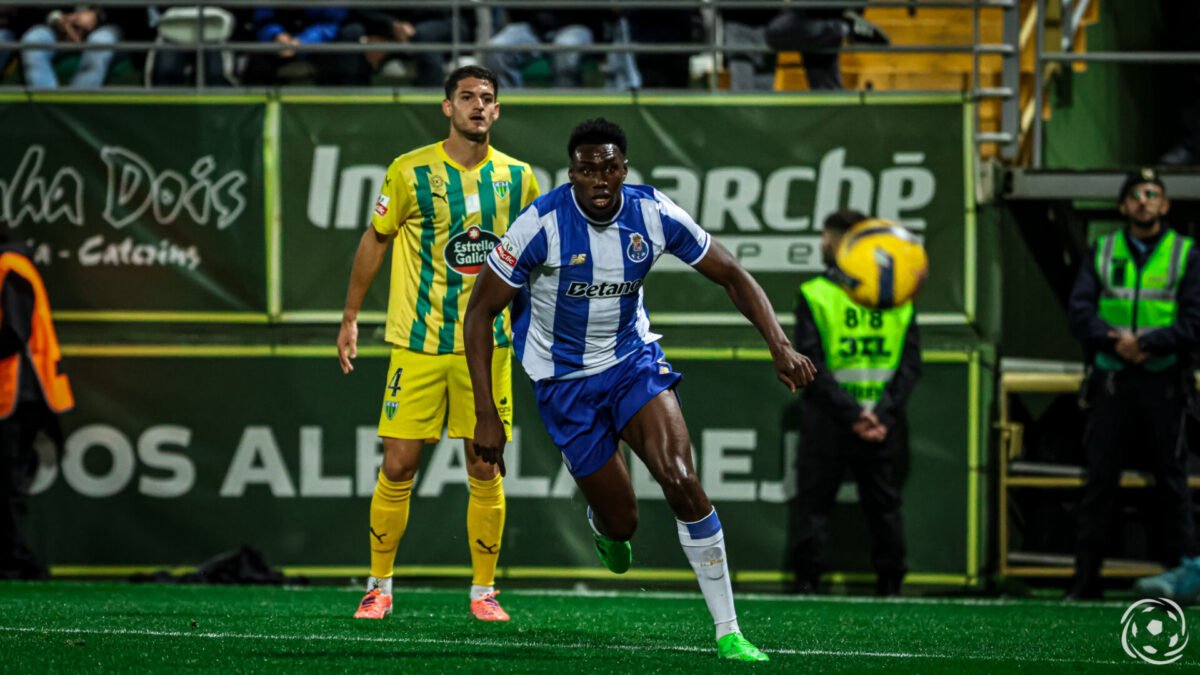 FC Porto: Dois jogadores terminaram o jogo a fazer gelo