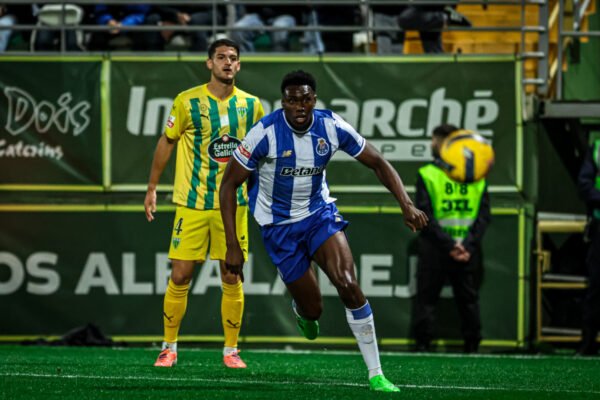 FC Porto: Dois jogadores terminaram o jogo a fazer gelo