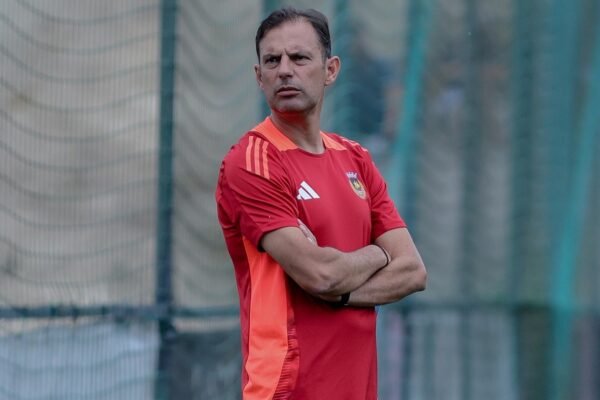 Sotiris Silaidopoulos: "Defendíamos muito baixo e não tínhamos tempo para chegar com mais jogadores"