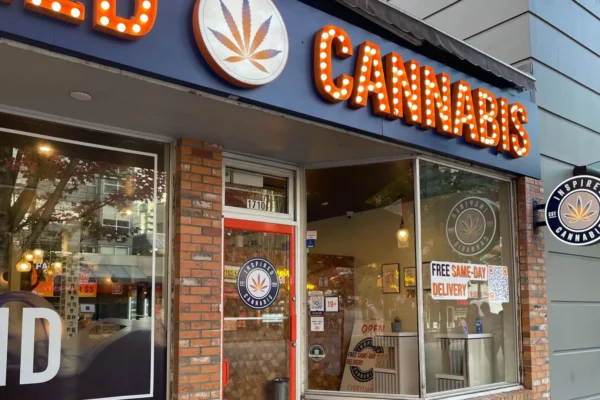 Onde as lojas de cannabis se concentram, as visitas de emergência aumentam