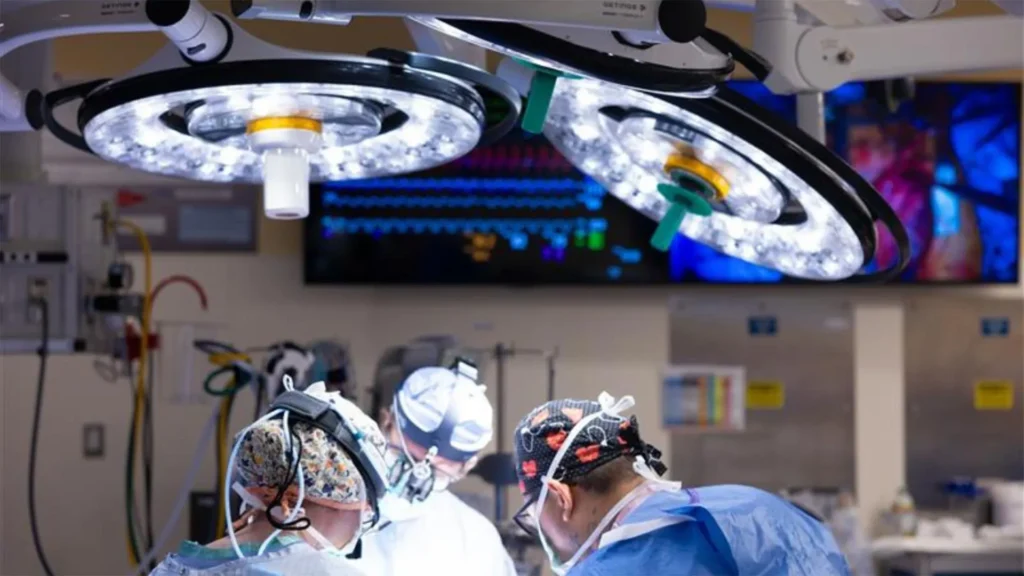 Uma menina de 11 anos precisou de dois novos órgãos e médicos fizeram história