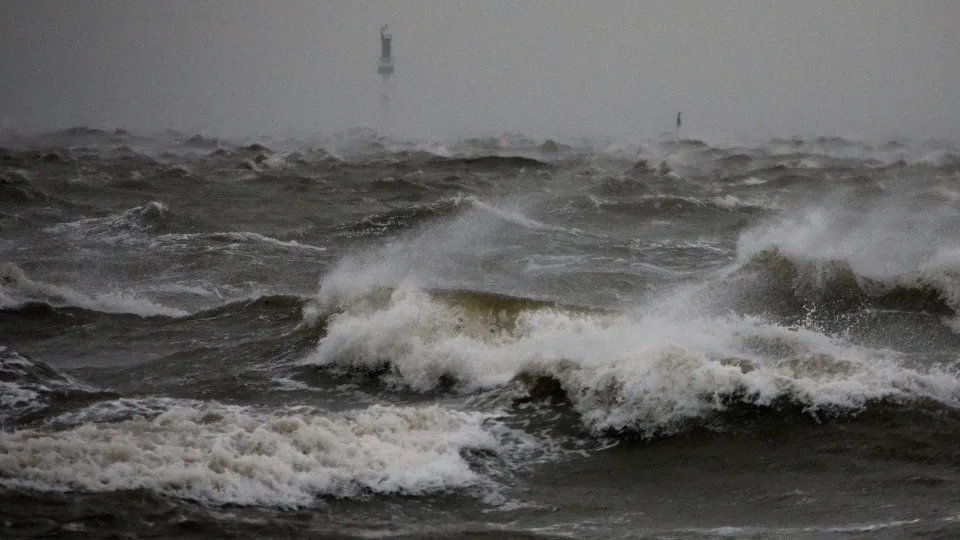 Erosão e turbinas eólicas offshore: 15 desafios para ecossistemas aquáticos