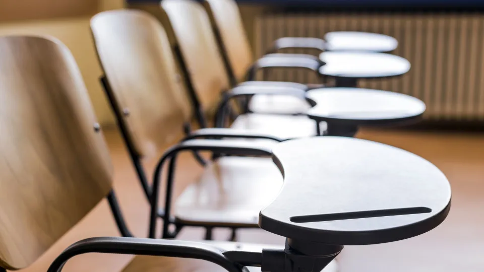 Universidades AIMA: Verificação de Documentos de Alunos e Professores