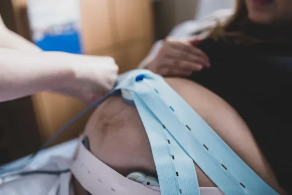 Regulamentação do Acompanhamento de Grávidas é Necessária, Afirma Bastonário