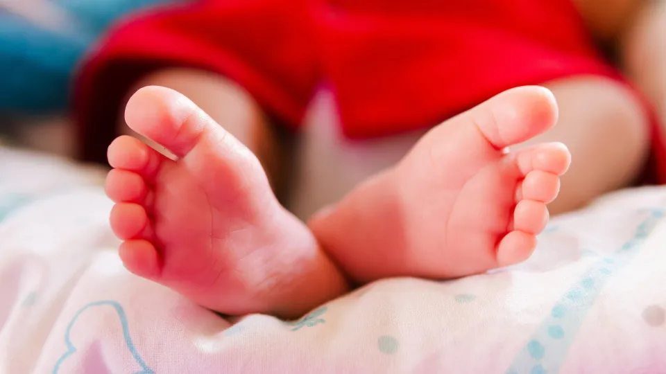 Bebê de 2 meses agredida pelo pai na ilha da Madeira