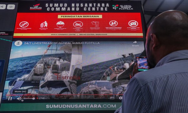 Embarcação onde segue Mortágua terá sido intercetada por navio israelita