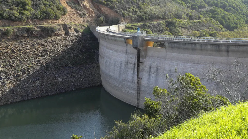 Financiamento limita combate a perdas de água a apenas 5% da rede no Algarve