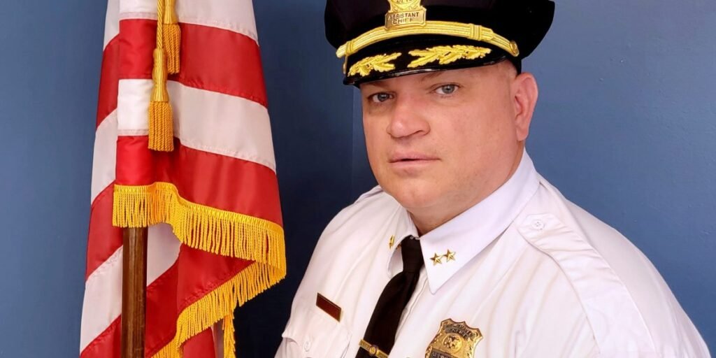 Prefeito de New Haven diz que chefe de polícia admitiu ter roubado dinheiro do departamento e aceita aposentadoria