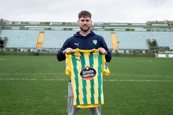 Arjen van der Heide é o novo reforço do CD Tondela