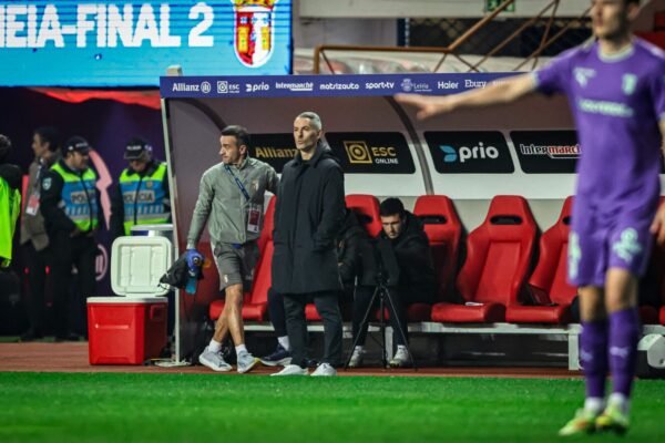 "Carlos Vicens: 'Num processo de crescimento, é impossível não haver altos e baixos'"