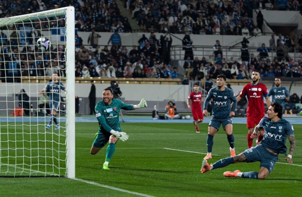 Al Hilal vence Damac com golos de ex