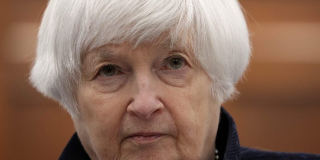 Janet Yellen alerta que a dívida nacional de $38 trilhões está se aproximando de uma linha vermelha que economistas advertiram há décadas