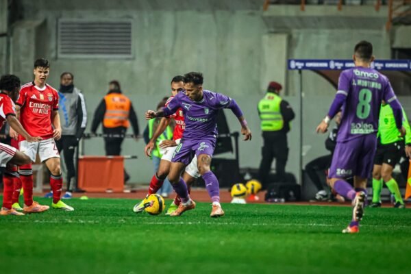 "Unidade e Resiliência: A Força da Equipa Contra o Benfica"
