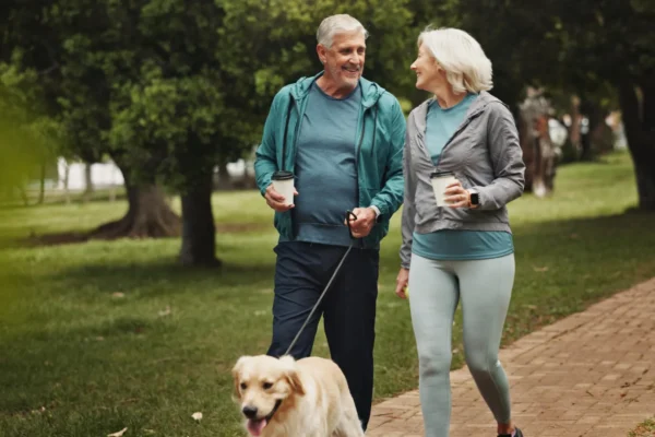 O chá pode fortalecer os ossos em mulheres mais velhas, enquanto o café em excesso os enfraquece