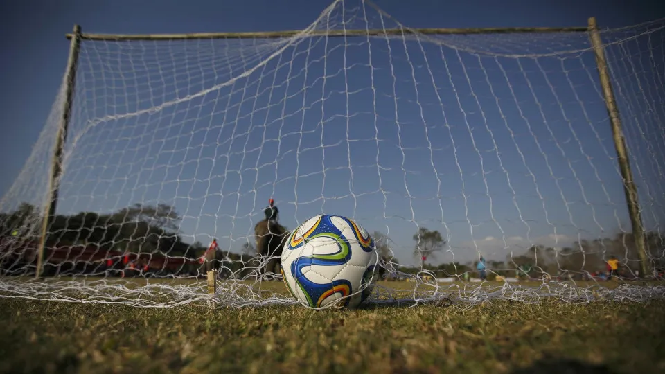 Falta de Contrapesos nas Balizas: Aluno Morre