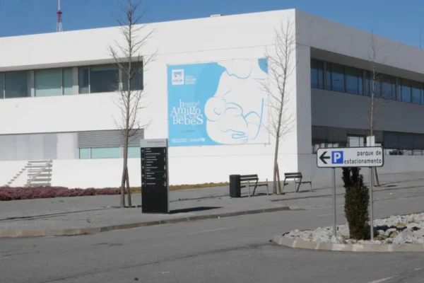 Grávida é impedida de ter acompanhamento na Guarda por falta de espaço