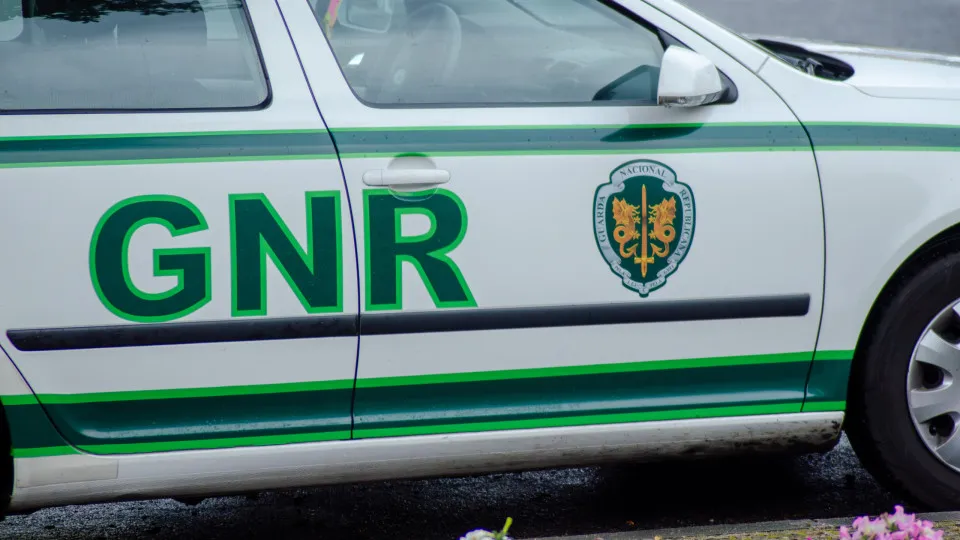 Homem é preso na feira por ameaçar mulher com arma de fogo